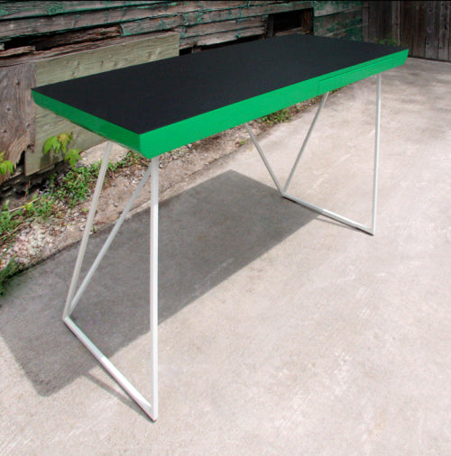Projector Design. Desk 002