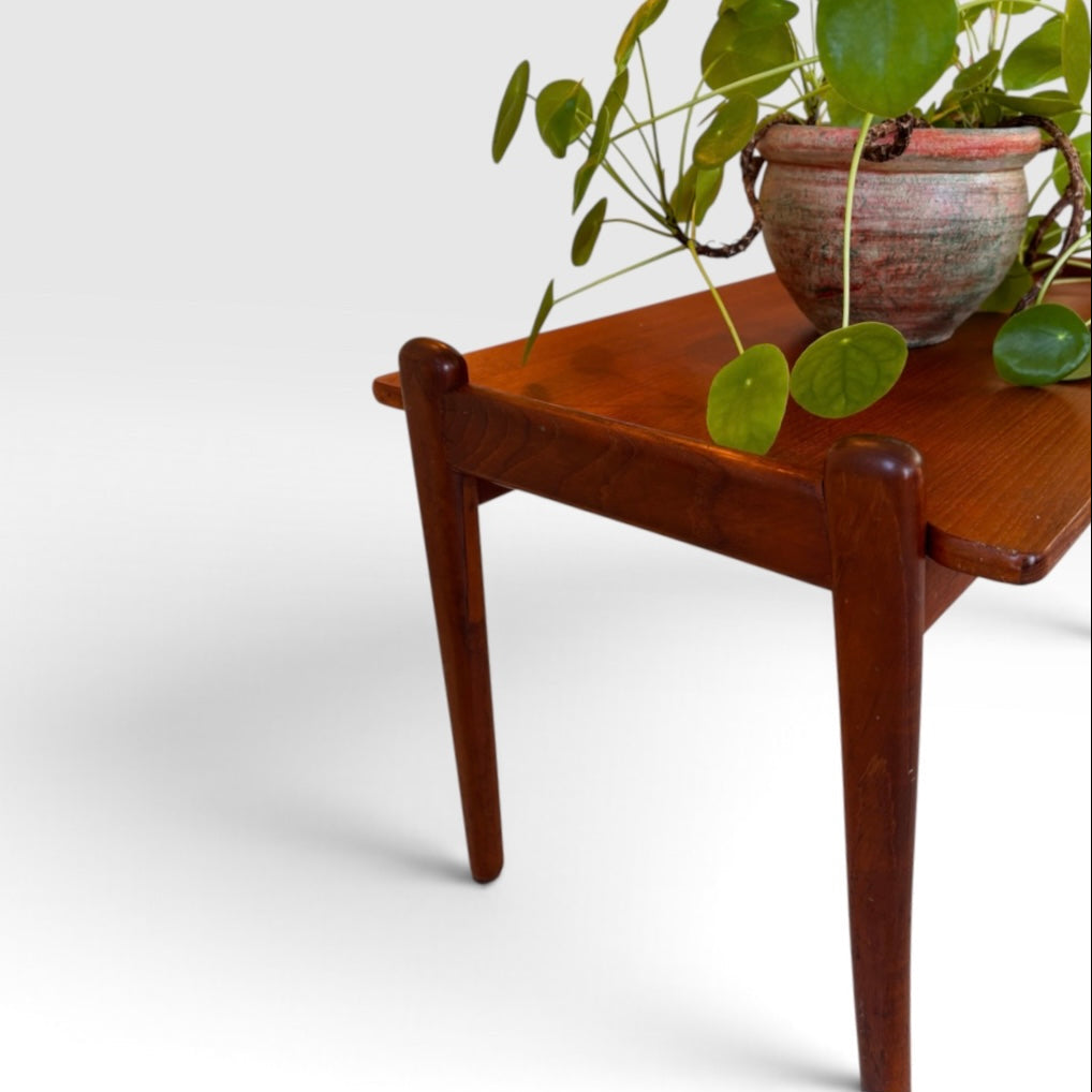 Fredrik A. Kayser Table