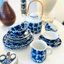 Mon Amie Tea Set