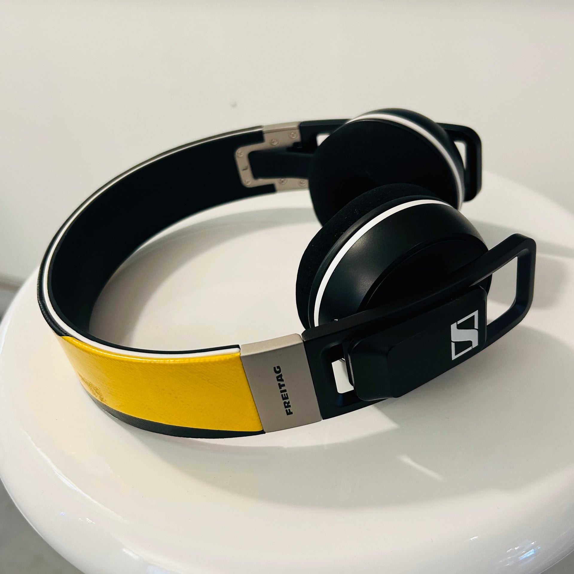 F703 Sennheiser x Freitag Headphones – Inabstracto F703 Sennheiser x Freitag Headphones – Inabstracto