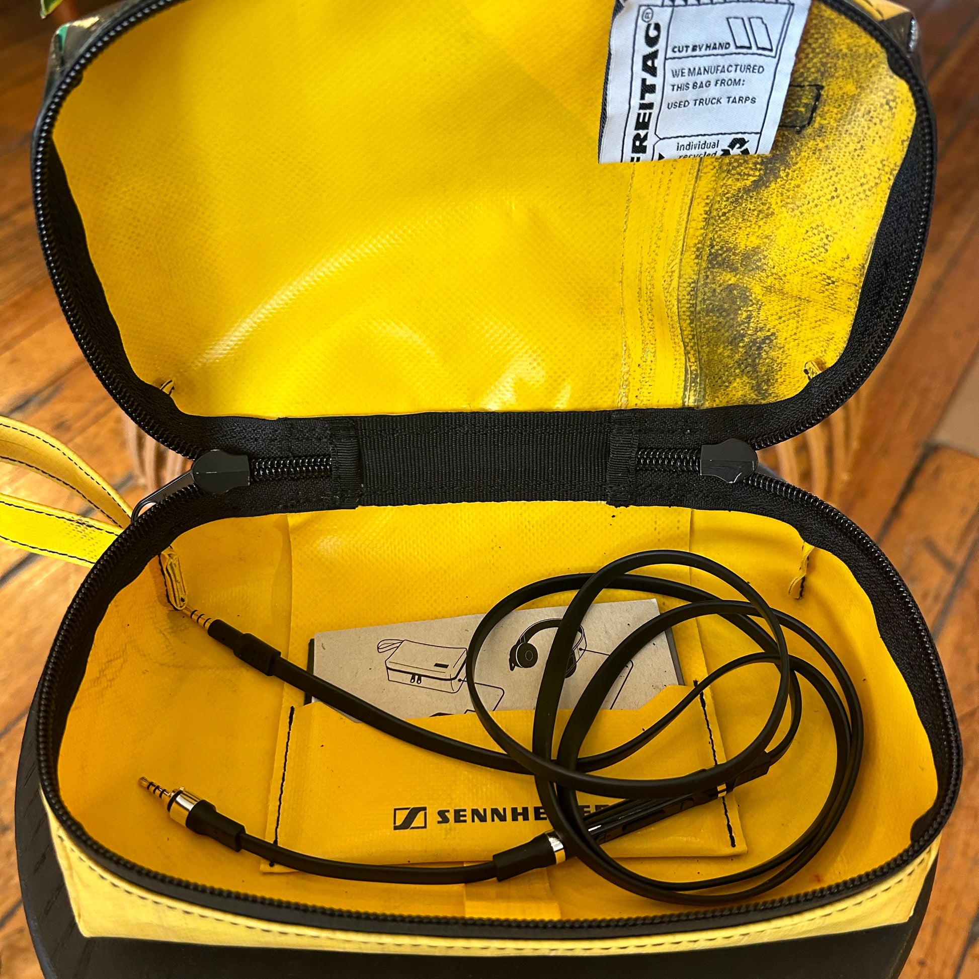 F703 Sennheiser x Freitag Headphones – Inabstracto F703 Sennheiser x Freitag Headphones – Inabstracto