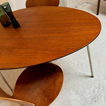 Arne Jacobsen Dining Table and 4 chairs
