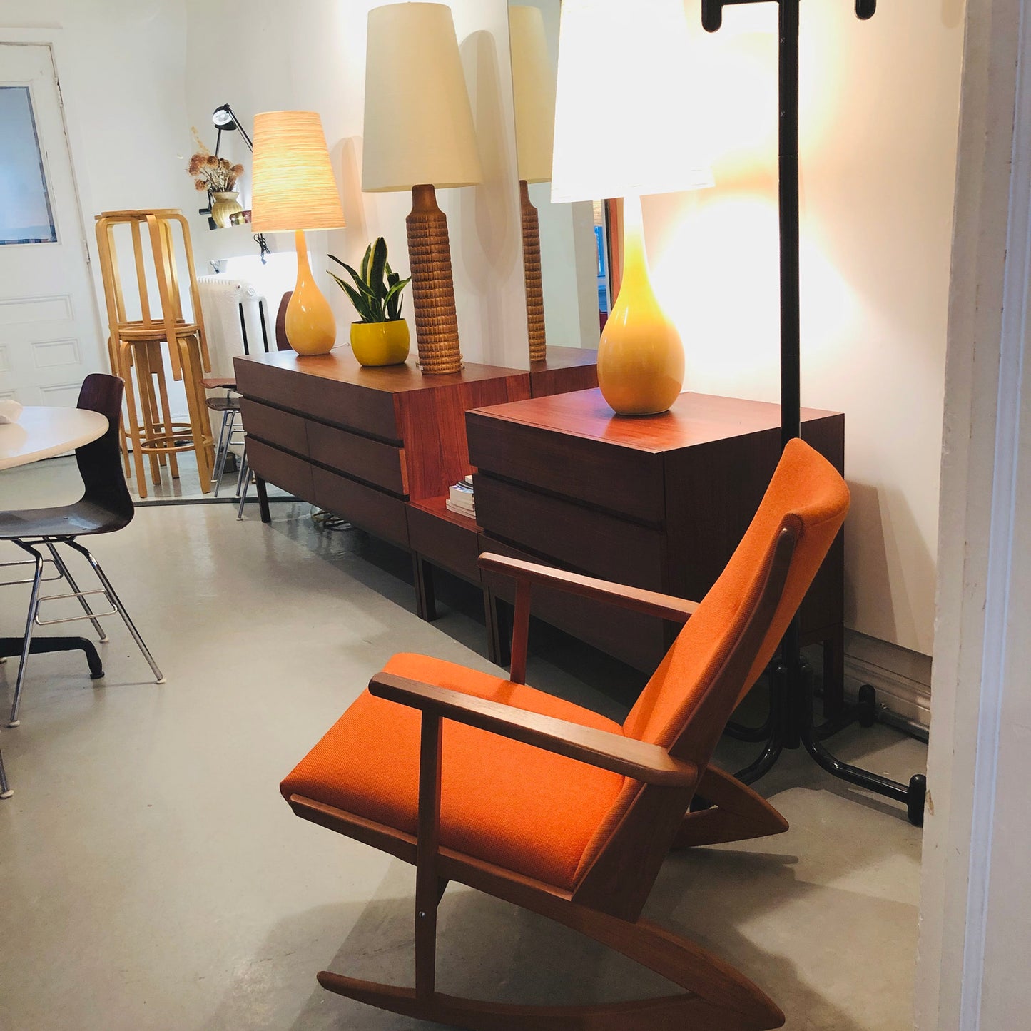 REFF Dresser