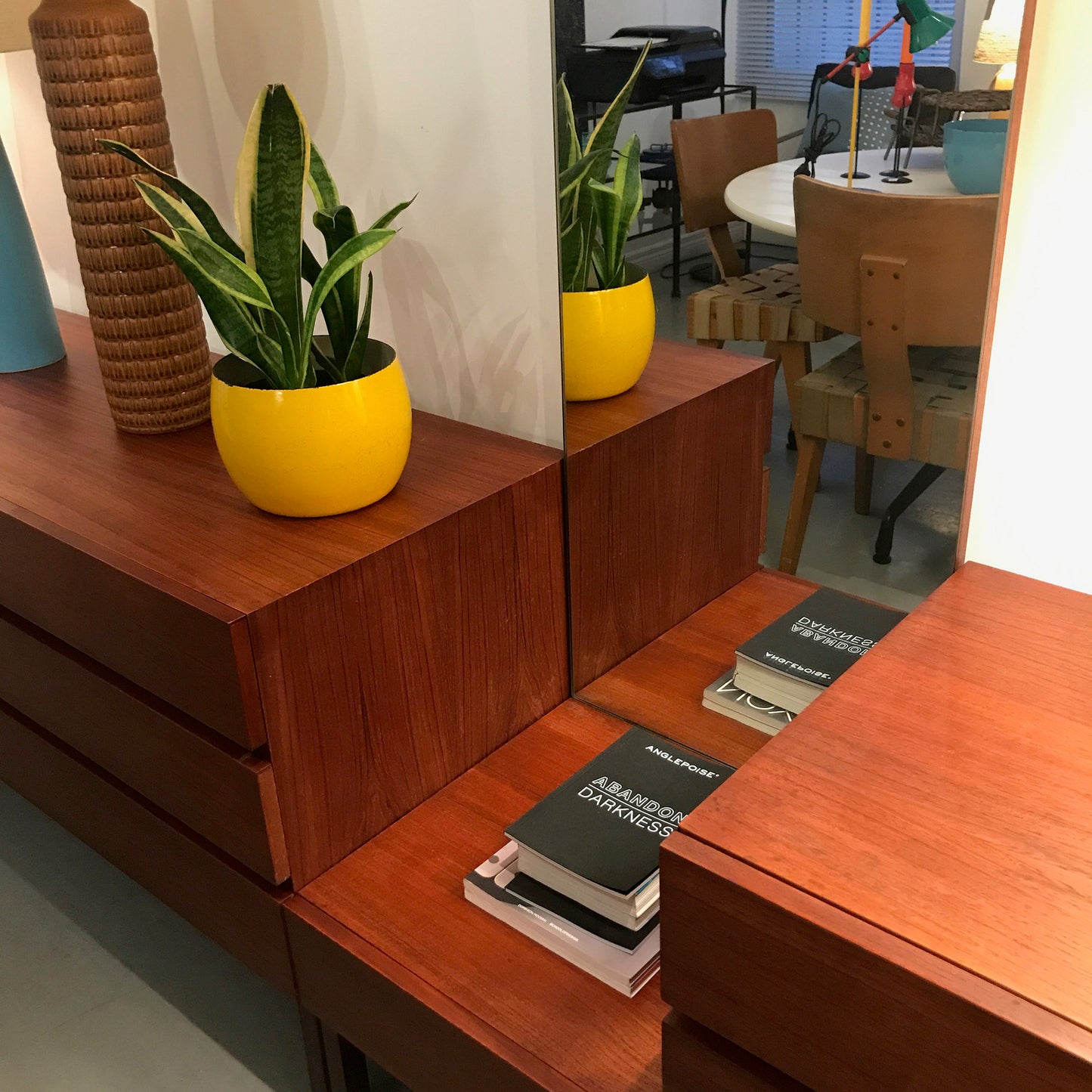 REFF Dresser