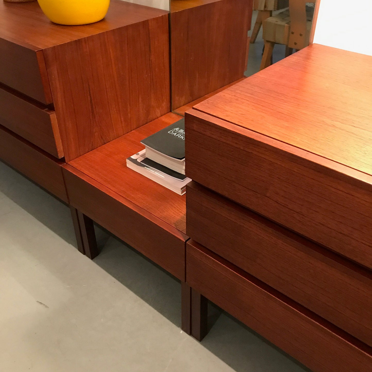 REFF Dresser